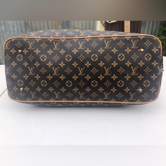 Louis Vuitton Traveling Bag - Picture 3 of 14